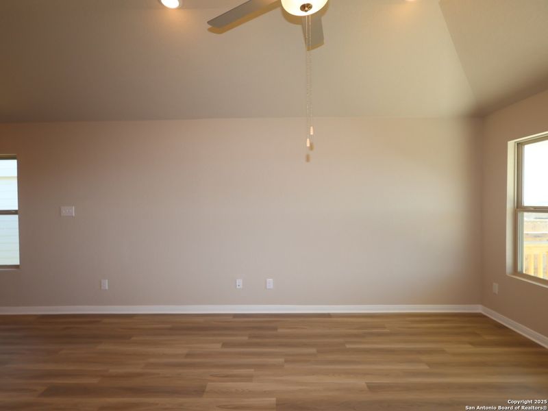 Spacious, unfurnished interior of a new home in Paloma Park, Converse (Image 21).
