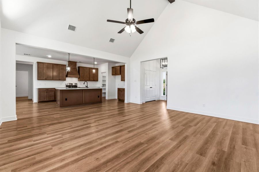 Spacious, unfurnished interior of a new home in , Centerville (Image 37).