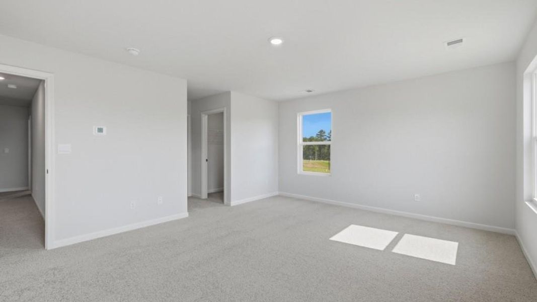 Spacious, unfurnished interior of a new home in Fairway 17 at Mirror Lake, Villa Rica (Image 19).