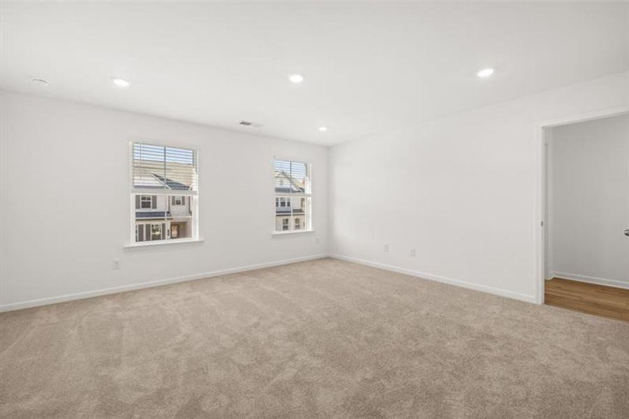 Spacious, unfurnished interior of a new home in , Bethlehem (Image 15).