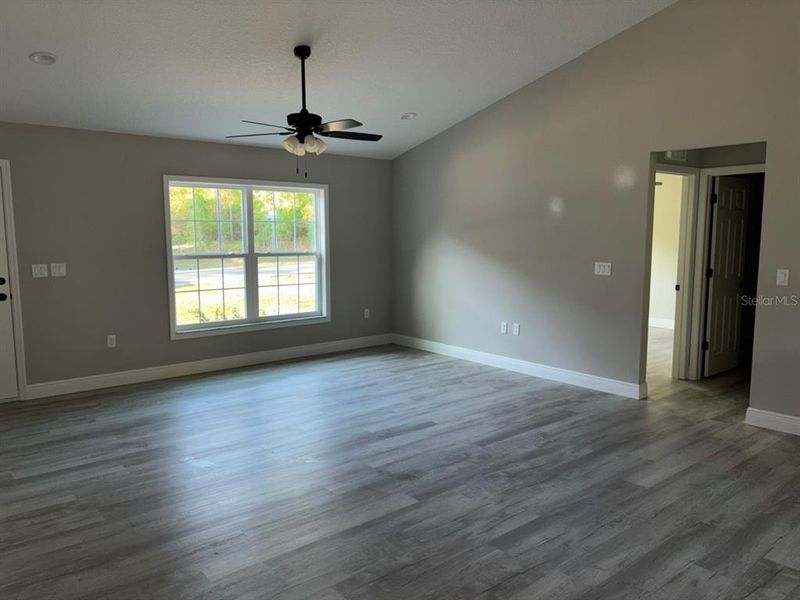 Spacious, unfurnished interior of a new home in , Dunnellon (Image 12).