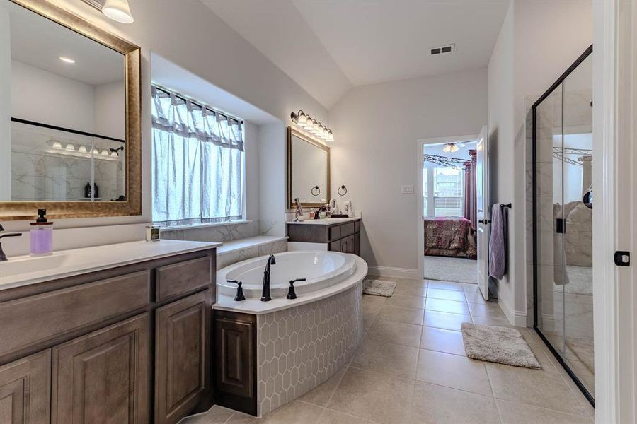 Furnished interior view inside a new home in Coyote Crossing, Godley (Image 19).
