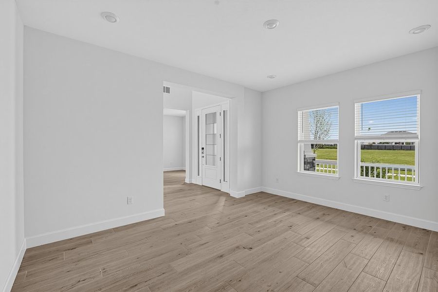 Spacious, unfurnished interior of a new home in Victoria Lakes, Odessa (Image 11).