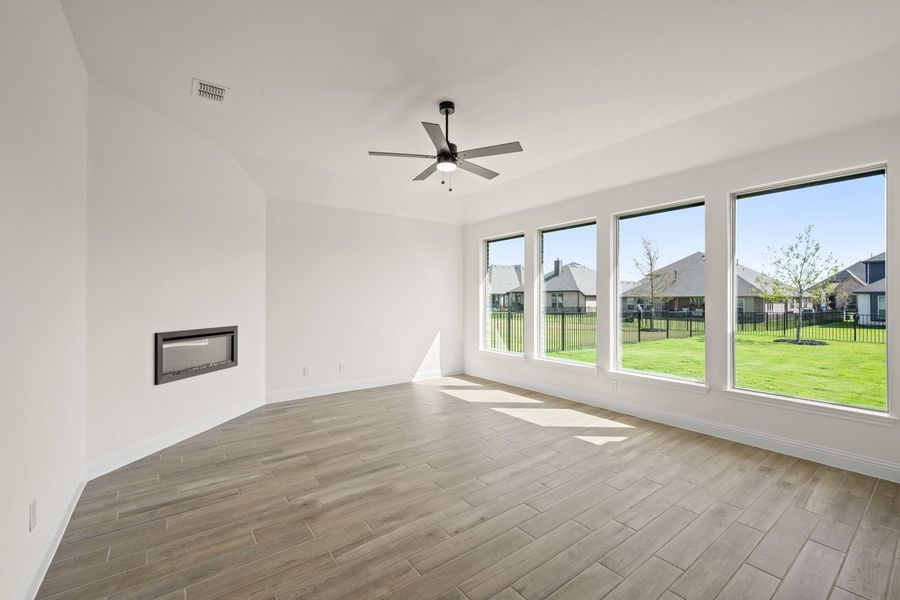Spacious, unfurnished interior of a new home in Abe's Landing, Granbury (Image 17). Spacious, unfurnished interior of a new home in Abe's Landing, Granbury (Image 17).