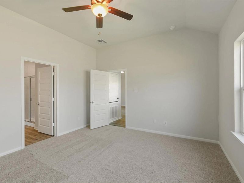 Spacious, unfurnished interior of a new home in River Ranch Meadows, Dayton (Image 20).