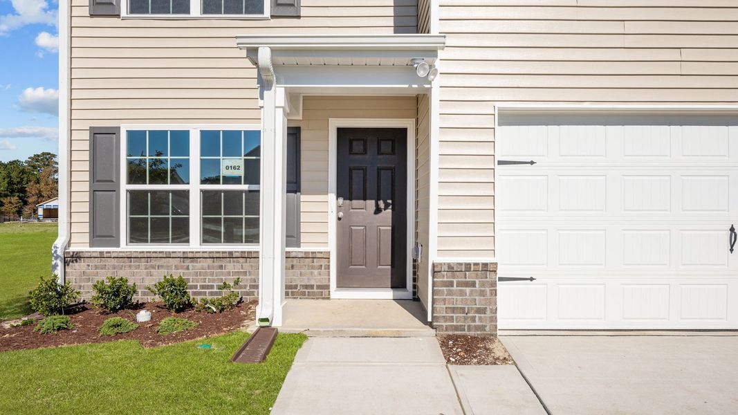 Exterior details and patio area of a home in Madeline Farm, New Bern (Image 3).