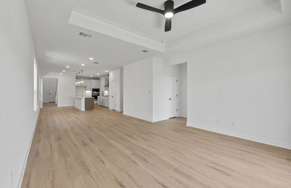 Spacious, unfurnished interior of a new home in Wolf Ranch, Georgetown (Image 24).