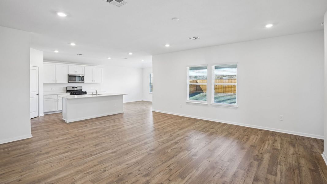 Spacious, unfurnished interior of a new home in Prairie Lakes, Buda (Image 28).