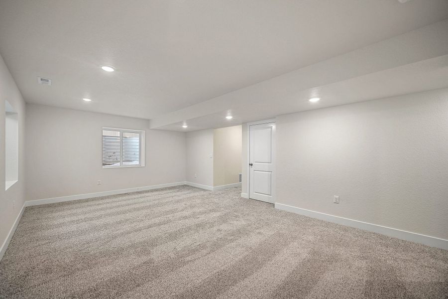 Spacious, unfurnished interior of a new home in Aspen Ranch, Fountain (Image 35).