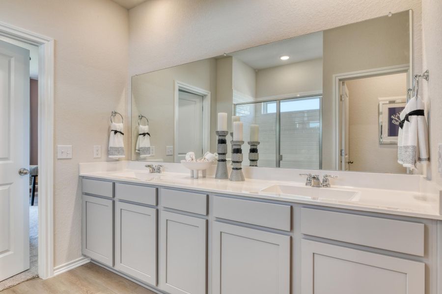 Representative furnished interior of a home built from the Granbury by Ashton Woods in Meadows at Hennersby Hollow 40's, San Antonio (Image 16).