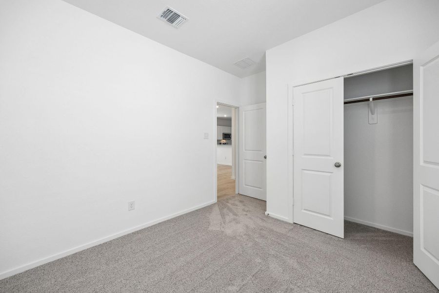 Spacious, unfurnished interior of a new home in Stokesbury, Waller (Image 27).