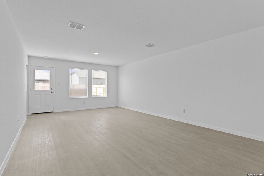 Spacious, unfurnished interior of a new home in Higdon Crossing, San Antonio (Image 21).