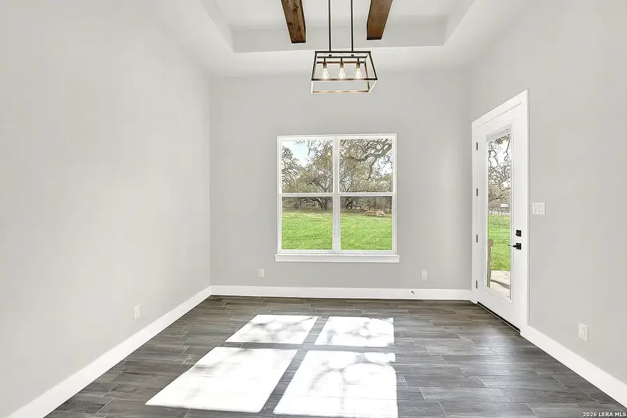 Spacious, unfurnished interior of a new home in , La Vernia (Image 23).