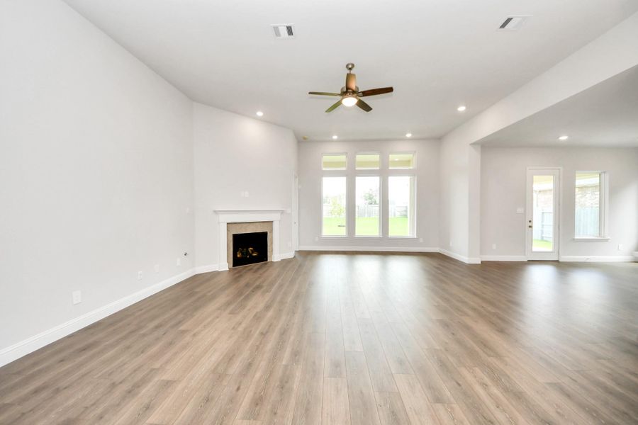 Spacious, unfurnished interior of a new home in ARTAVIA: Hilltop Collection, Conroe (Image 27). Spacious, unfurnished interior of a new home in ARTAVIA: Hilltop Collection, Conroe (Image 27).