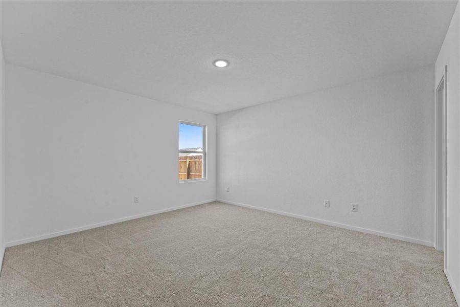 Spacious, unfurnished interior of a new home in Friendship Oaks, Fredericksburg (Image 6).