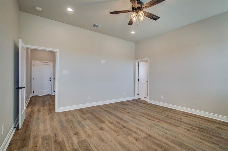 Spacious, unfurnished interior of a new home in , Greenville (Image 26).