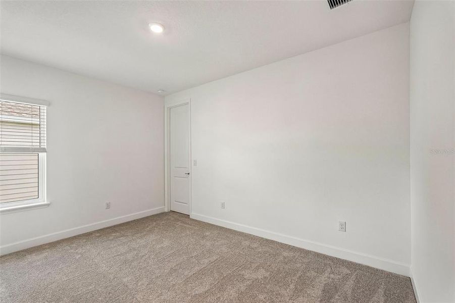 Spacious, unfurnished interior of a new home in Tiburon, Nokomis (Image 33).