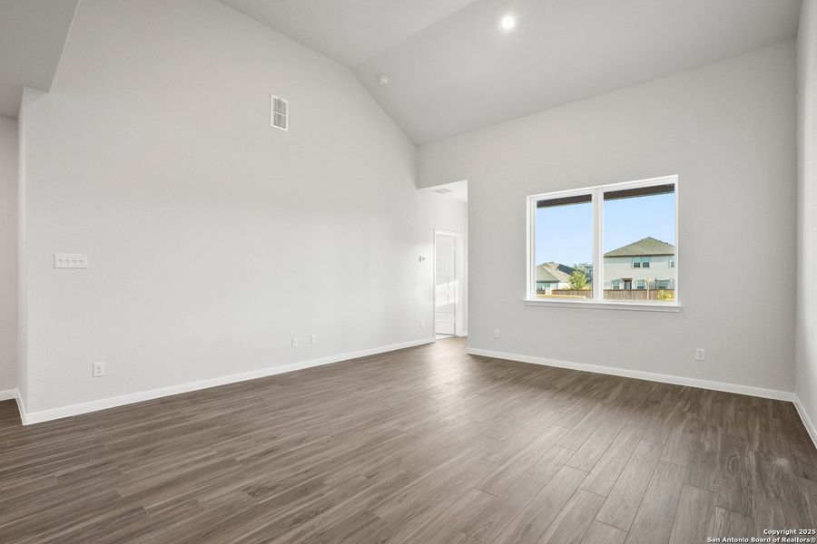 Spacious, unfurnished interior of a new home in Abbott Place, St. Hedwig (Image 15).