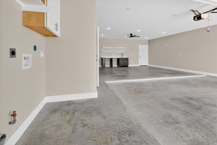 Spacious, unfurnished interior of a new home in , Houston (Image 27).
