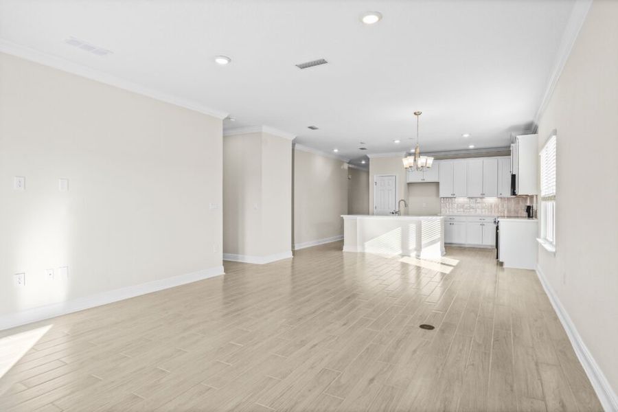 Spacious, unfurnished interior of a new home in Lake Merial, Panama City (Image 25).