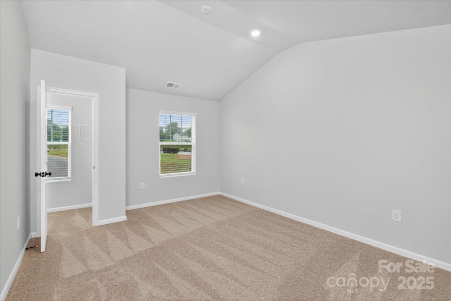 Spacious, unfurnished interior of a new home in Rhyne Court, Gastonia (Image 18).