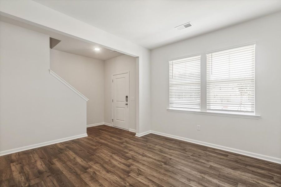 Spacious, unfurnished interior of a new home in Heritage Bay, Sumter (Image 12).