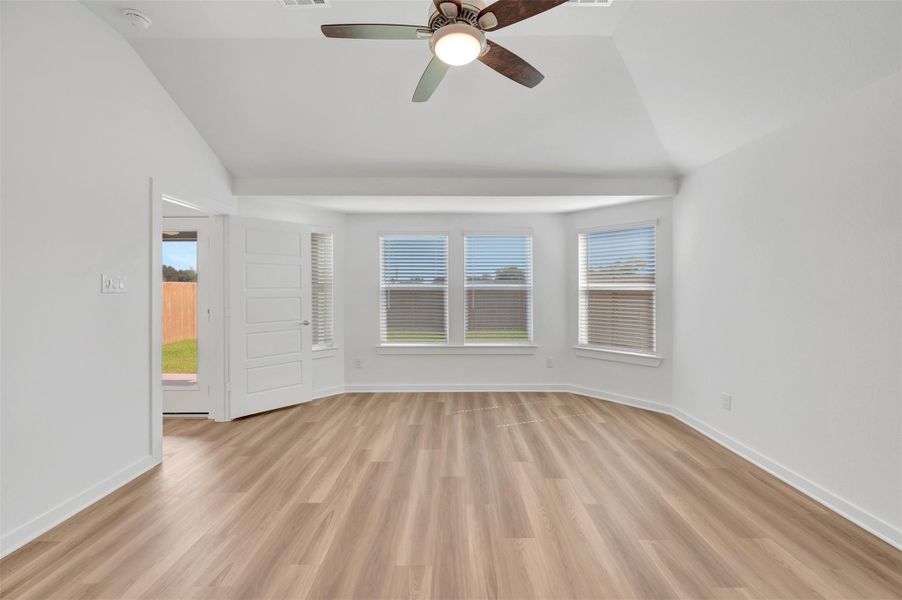 Spacious, unfurnished interior of a new home in Summerview, Fulshear (Image 21). Spacious, unfurnished interior of a new home in Summerview, Fulshear (Image 21).