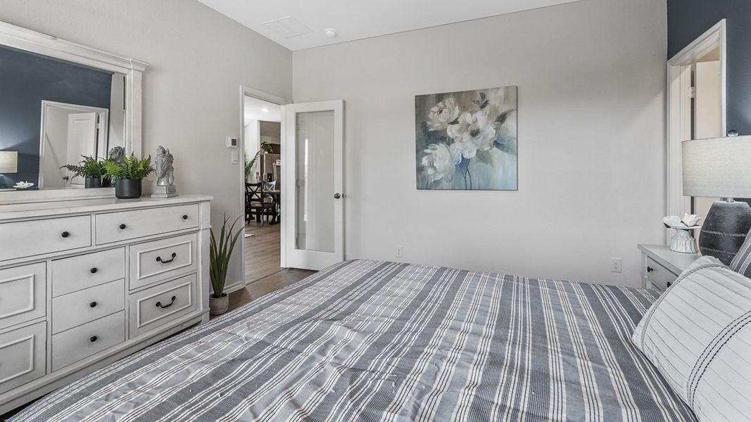 Representative furnished interior of a home built from the X40E Elgin by D.R. Horton in River Oaks at Sawmill, Chandler (Image 26).