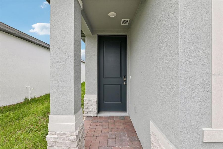 Exterior details and patio area of a home in Hamilton Bluff - Classic Series, Lake Hamilton (Image 23).