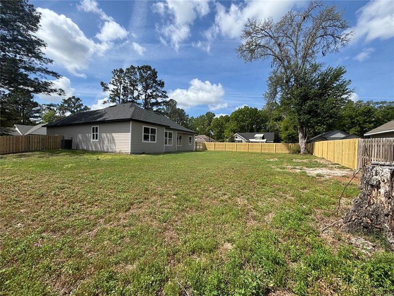 Exterior details and patio area of a home in , High Springs (Image 4).