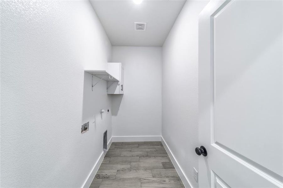 Spacious, unfurnished interior of a new home in , Fort Worth (Image 15).