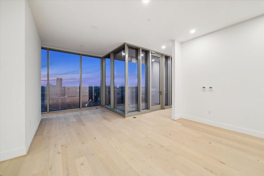 Spacious, unfurnished interior of a new home in , Houston (Image 33).