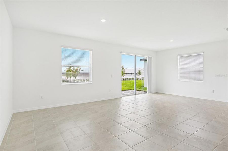Spacious, unfurnished interior of a new home in Southpointe, Palmetto (Image 27). Spacious, unfurnished interior of a new home in Southpointe, Palmetto (Image 27).