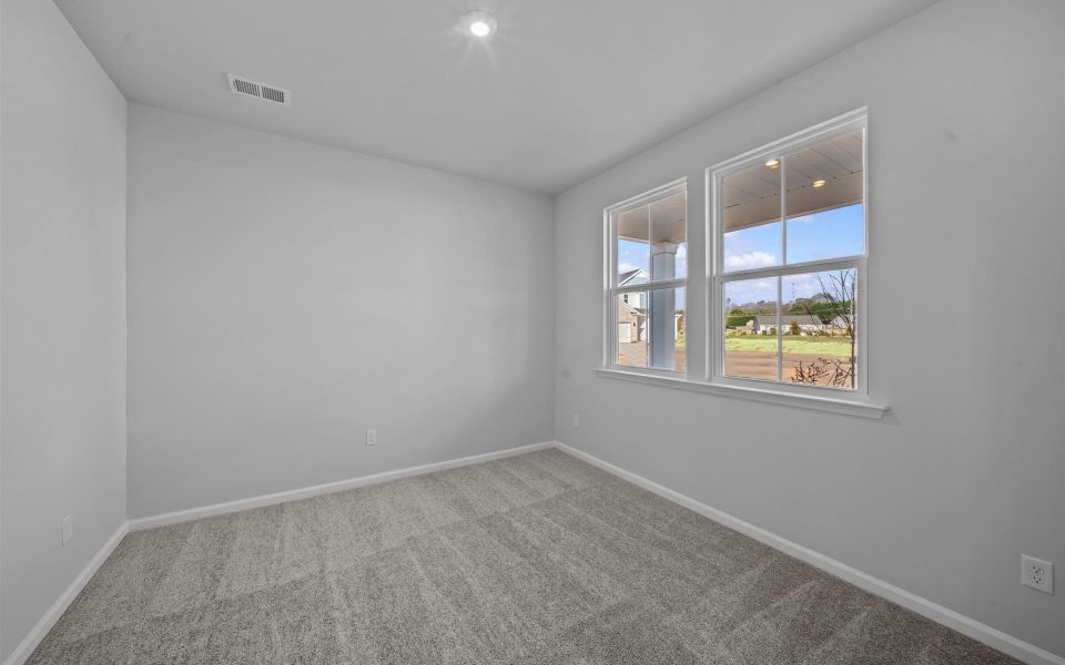 Spacious, unfurnished interior of a new home in Fox Hollow, Spartanburg (Image 30).