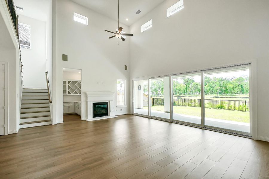 Spacious, unfurnished interior of a new home in Sienna 65', Missouri City (Image 27).