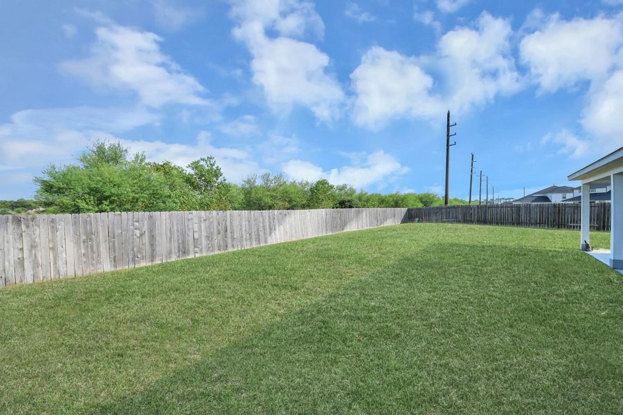 Exterior details and patio area of a home in Briarwood Crossing, Rosenberg (Image 28).
