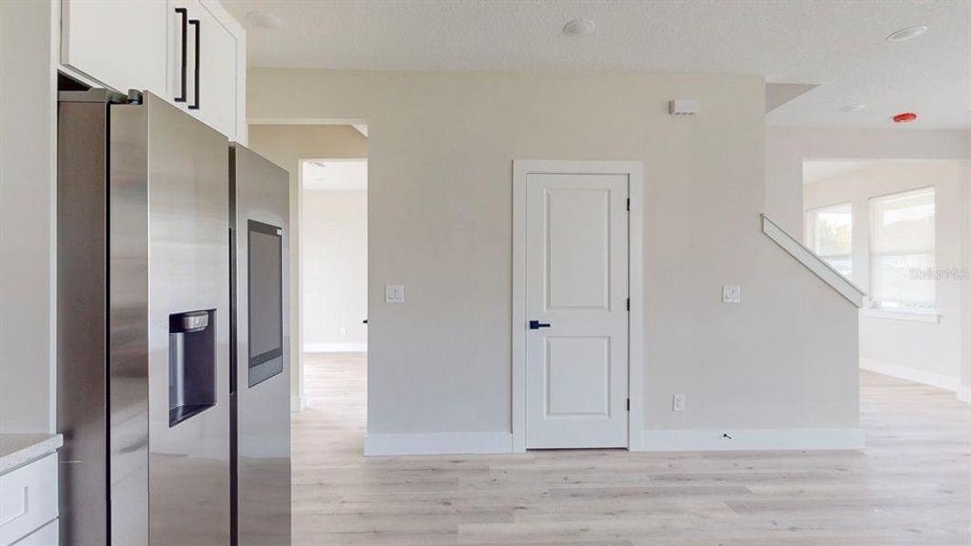 Spacious, unfurnished interior of a new home in , St. Petersburg (Image 25).