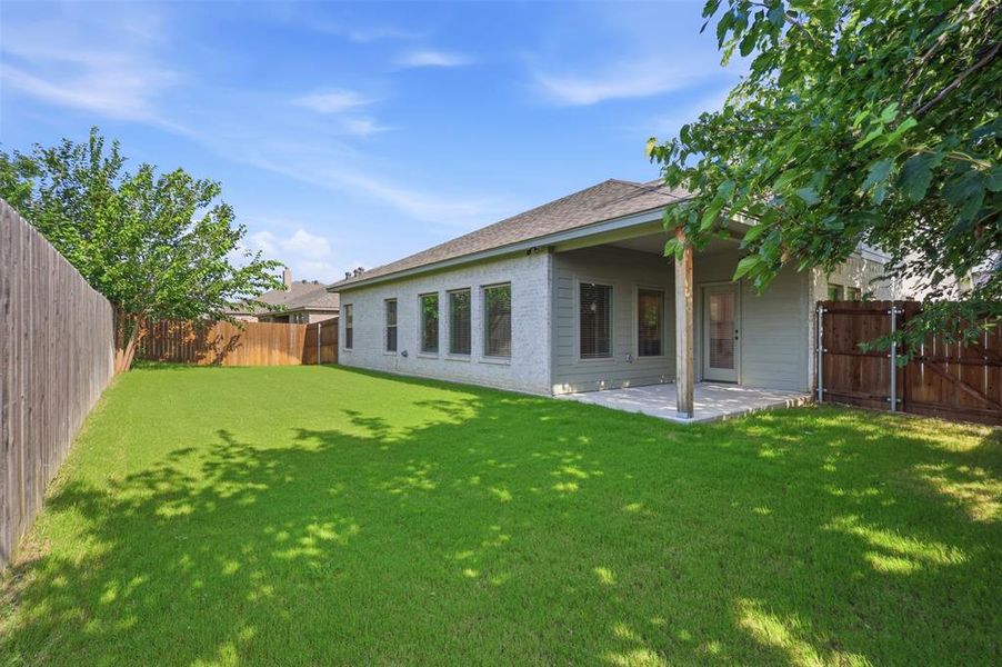 Exterior details and patio area of a home in , Saginaw (Image 4).