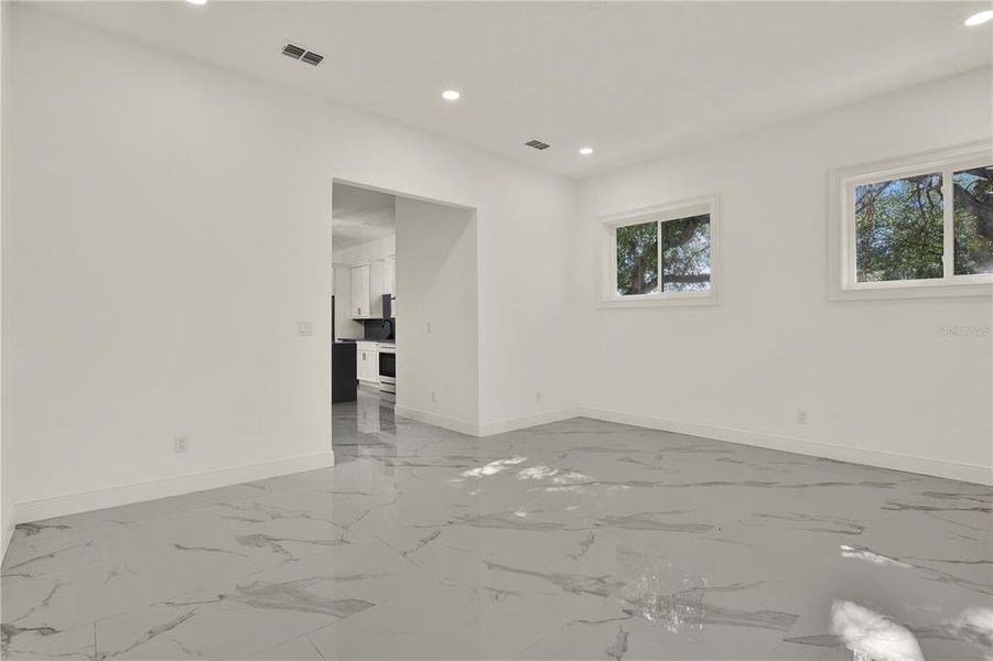 Spacious, unfurnished interior of a new home in , Tampa (Image 17).