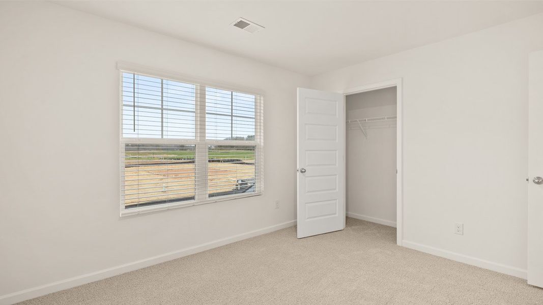 Spacious, unfurnished interior of a new home in Estates at Deer Hollow, Grovetown (Image 36).
