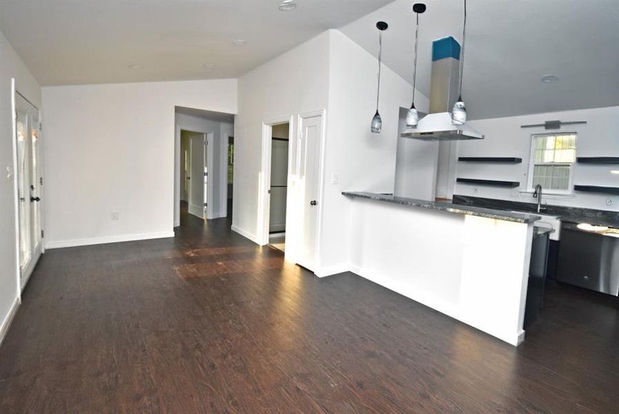 Spacious, unfurnished interior of a new home in , Yantis (Image 13).