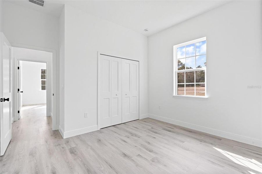 Spacious, unfurnished interior of a new home in , Ocala (Image 25).