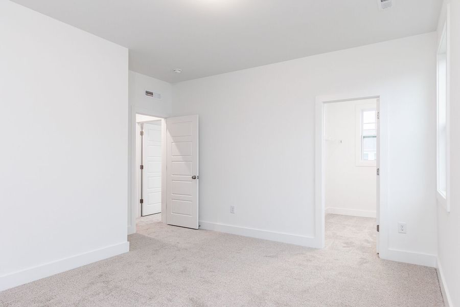 Spacious, unfurnished interior of a new home in High Grove Oaks, Fuquay Varina (Image 49).