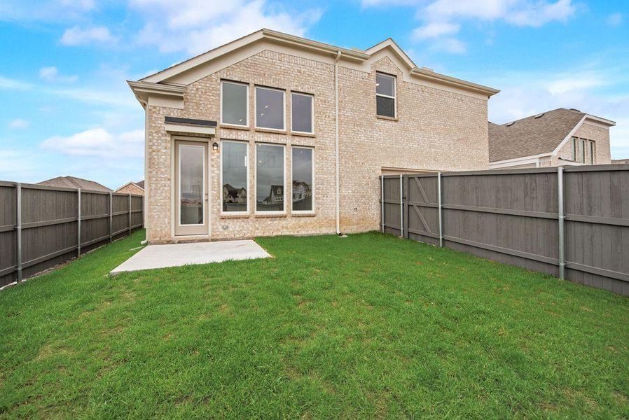 Front exterior of a new home in Prairie Ridge, Midlothian, TX, highlighting curb appeal (Image 18). Front exterior of a new home in Prairie Ridge, Midlothian, TX, highlighting curb appeal (Image 18).
