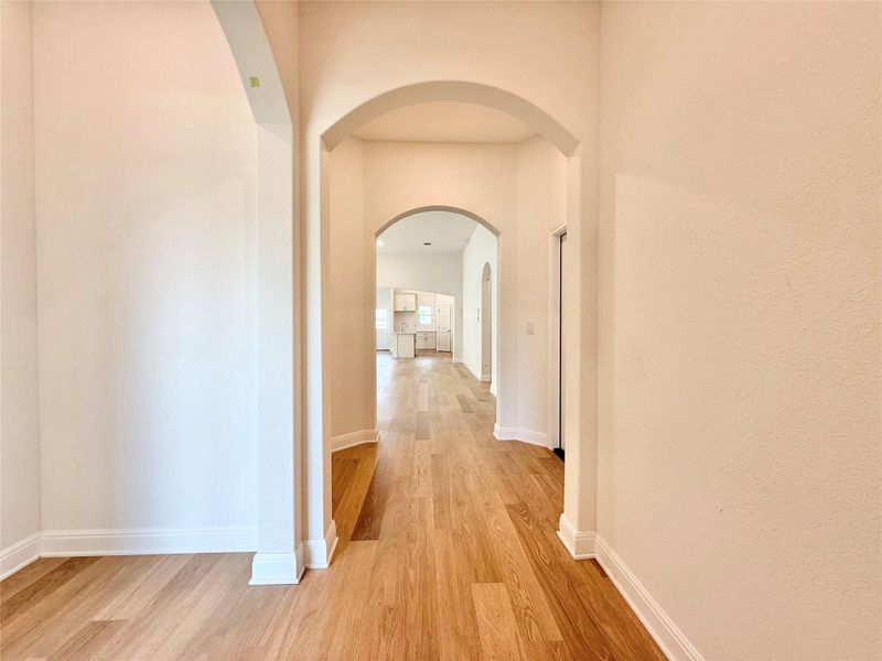 Spacious, unfurnished interior of a new home in Porter Country, Buda (Image 10).