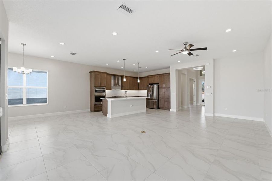 Spacious, unfurnished interior of a new home in Valencia Ridge, Wesley Chapel (Image 22).