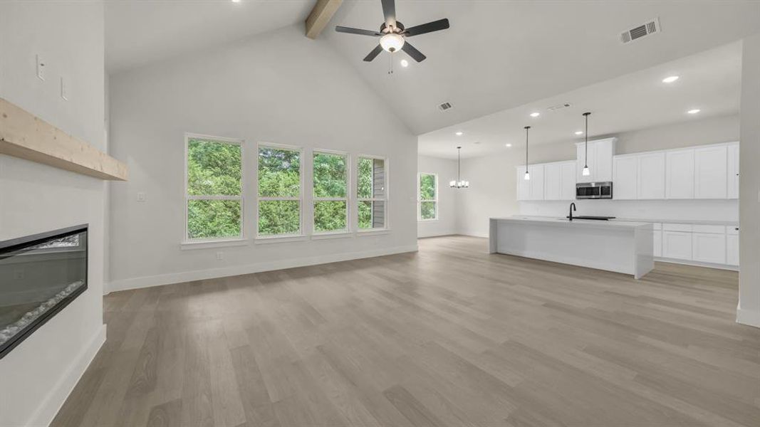 Spacious, unfurnished interior of a new home in Freeman Ranch, Weatherford (Image 26).