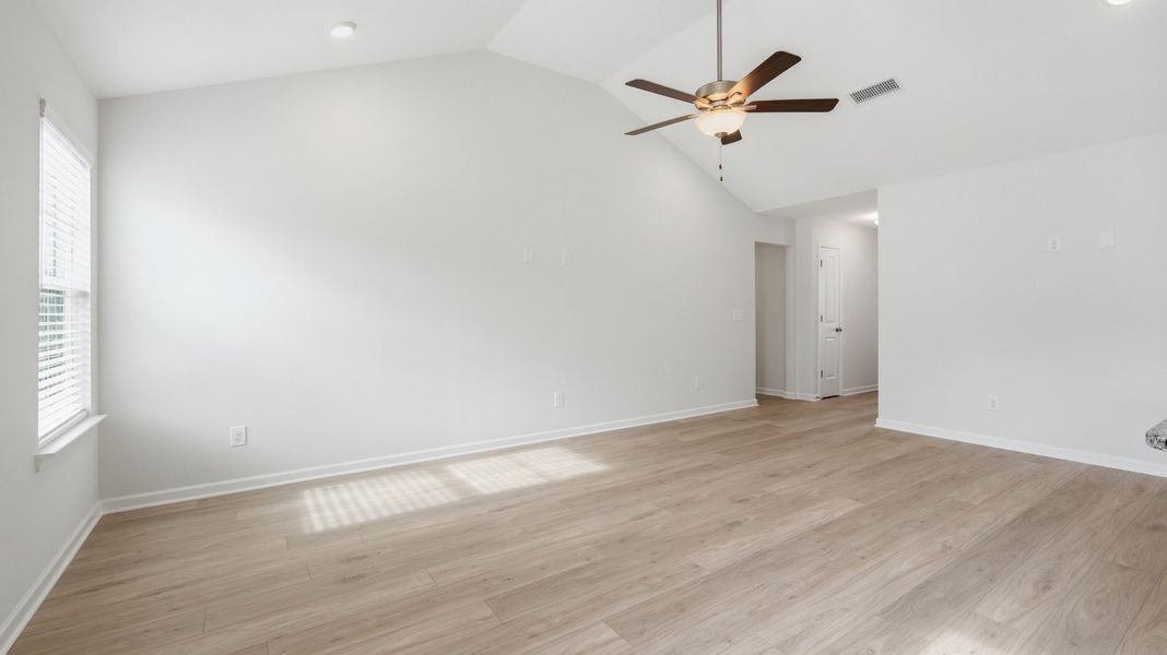 Spacious, unfurnished interior of a new home in Wheatfield, Shelbyville (Image 13).