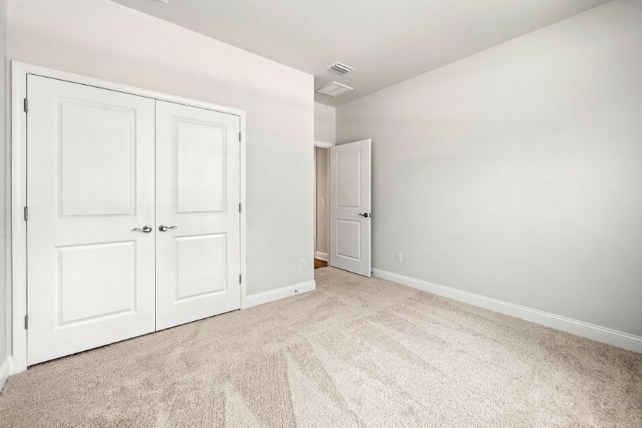 Spacious, unfurnished interior of a new home in Waterways, Richmond Hill (Image 20).