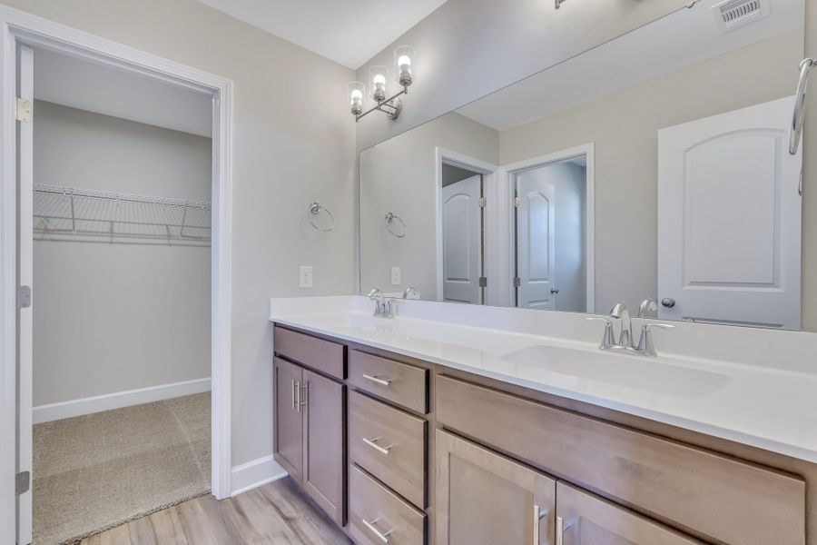 Rose Atoll - Owner’s Bathroom | Ernest Homes